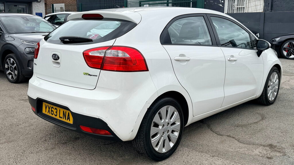 Kia RIO 1.4 Crdi Ecodynamics 2 Hatchback White #3