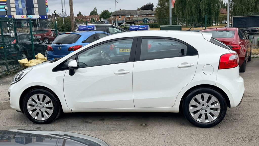 Kia RIO 1.4 Crdi Ecodynamics 2 Hatchback White #6