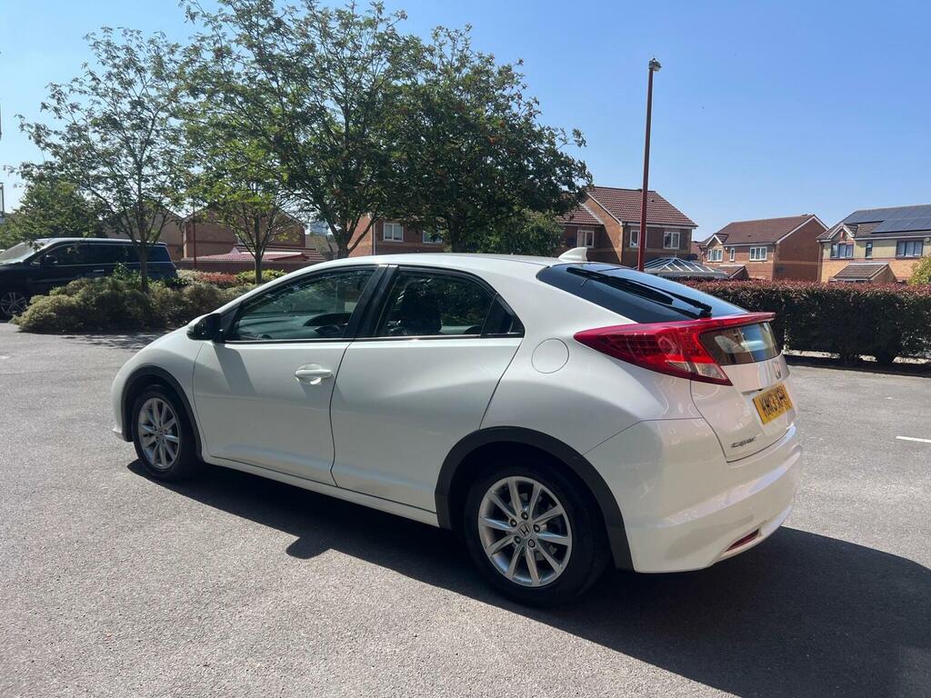 Honda Civic Hatchback 1.8 I-vtec Es-t Euro 5 Ss 20131 KN13XFH White #4
