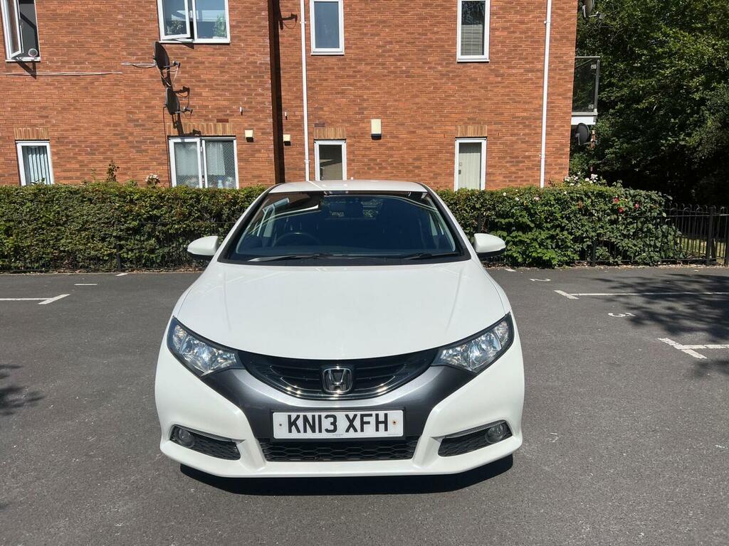 Honda Civic Hatchback 1.8 I-vtec Es-t Euro 5 Ss 20131 KN13XFH White #2