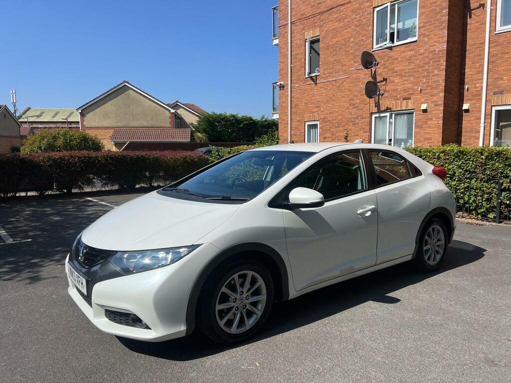 Honda Civic Hatchback 1.8 I-vtec Es-t Euro 5 Ss 20131 KN13XFH White #3