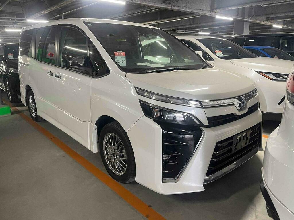 Toyota Voxy Mpv 202121 White