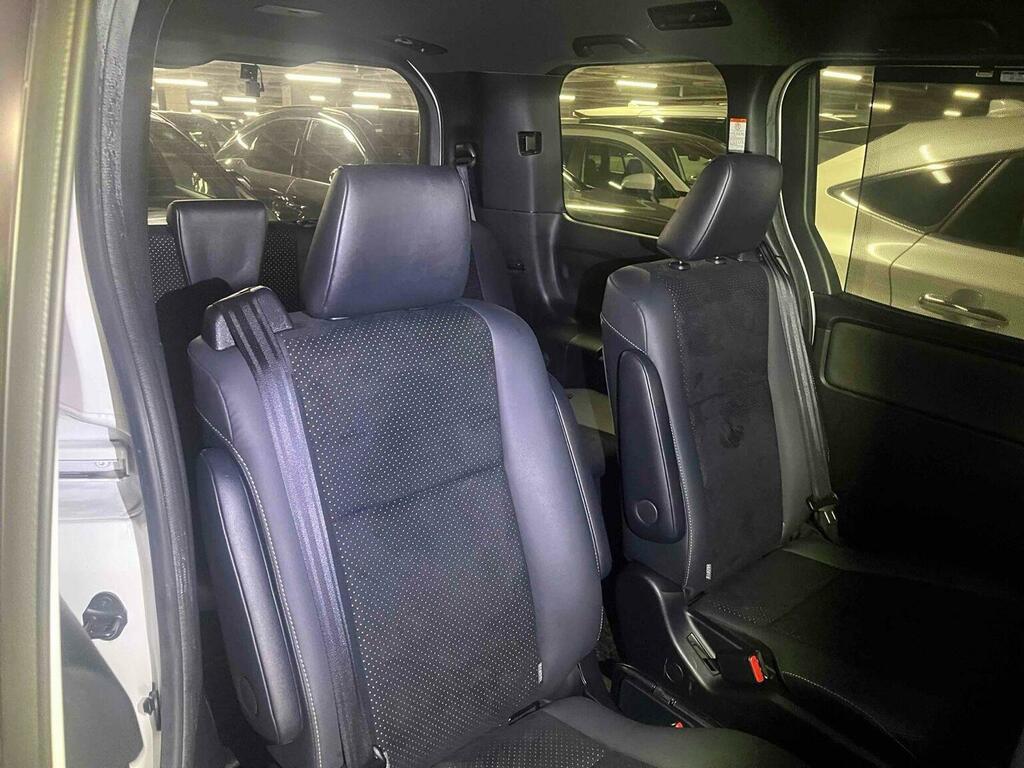 Toyota Voxy Mpv 202121 White #6