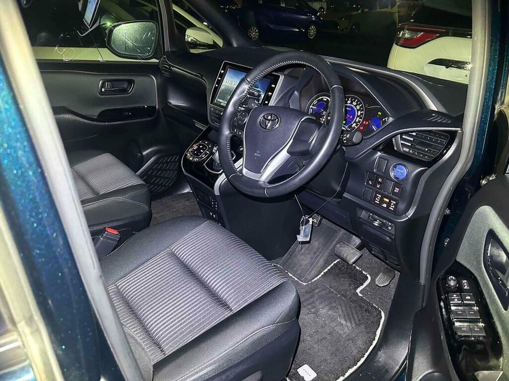 Toyota Voxy Mpv 202020 Blue #3