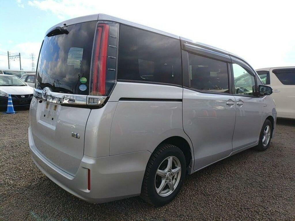 Toyota Noah Mpv 202069 Silver #3