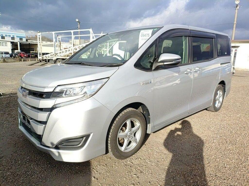 Toyota Noah Mpv 202069 Silver #2