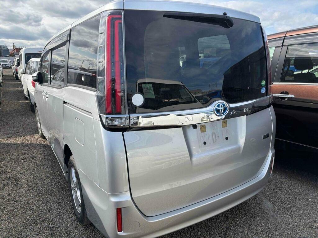 Toyota Noah Mpv 202069 Silver #4