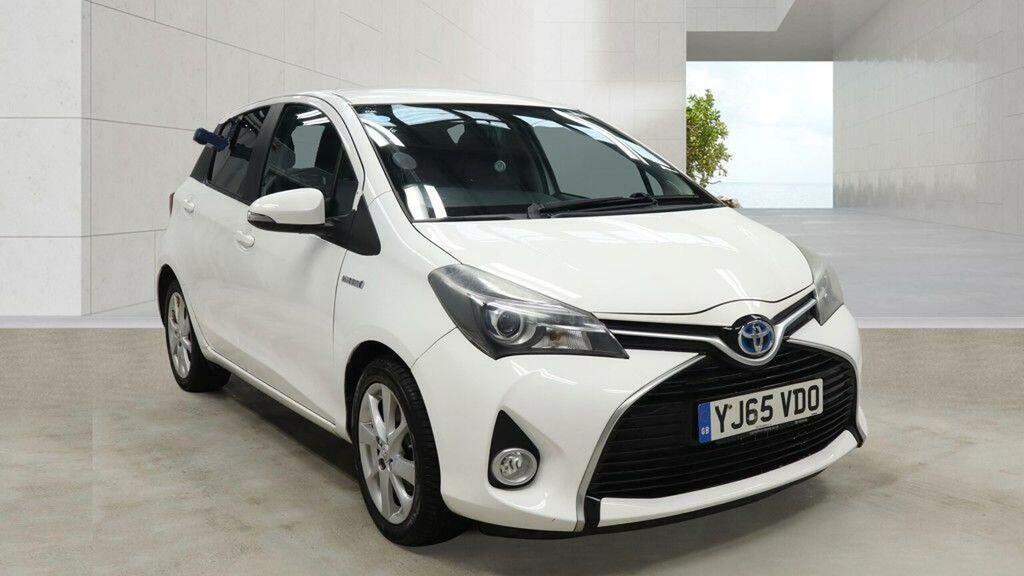Toyota Yaris 1.5 Vvt-h Sport E-cvt Euro 6 White