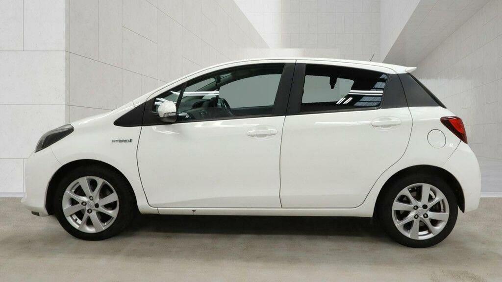 Toyota Yaris 1.5 Vvt-h Sport E-cvt Euro 6 White #6