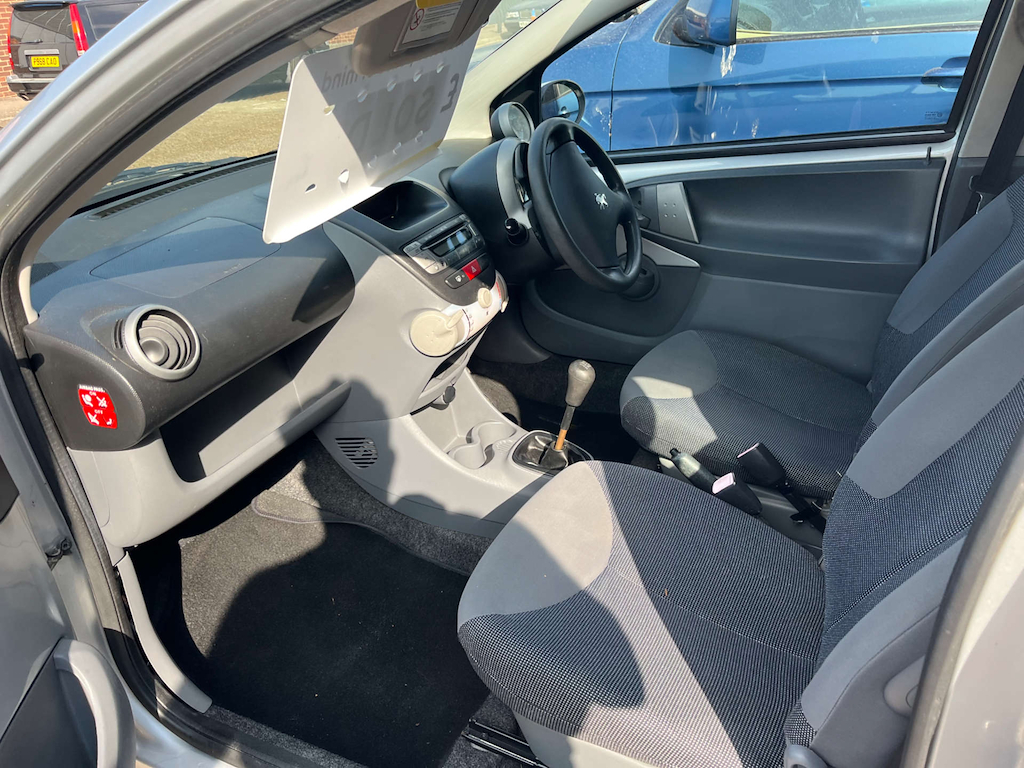 Peugeot 107 Urban Silver #3