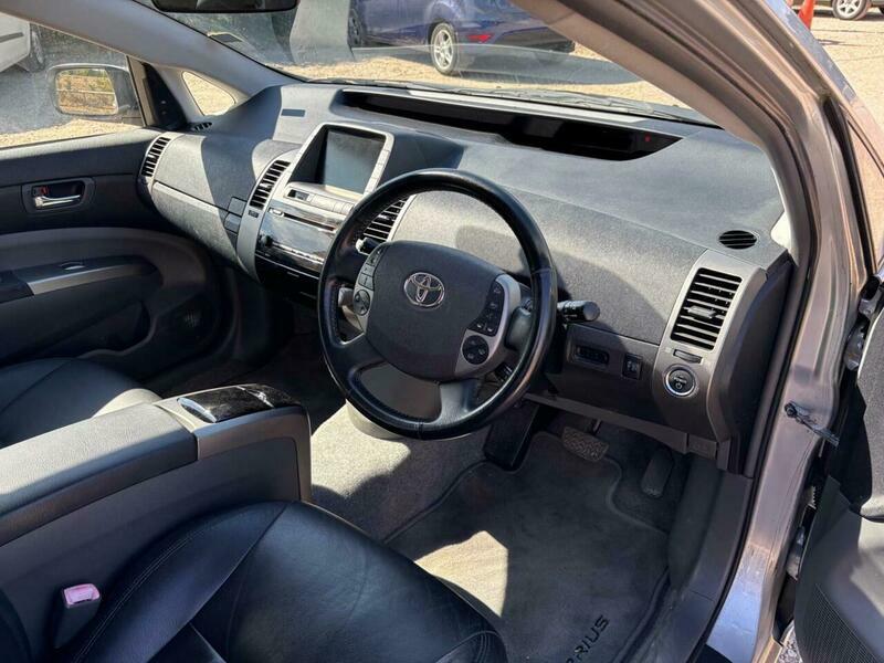 Toyota Prius 1.5 T Spirit Cvt Black #22