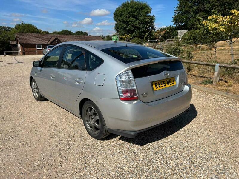 Toyota Prius 1.5 T Spirit Cvt Black #13