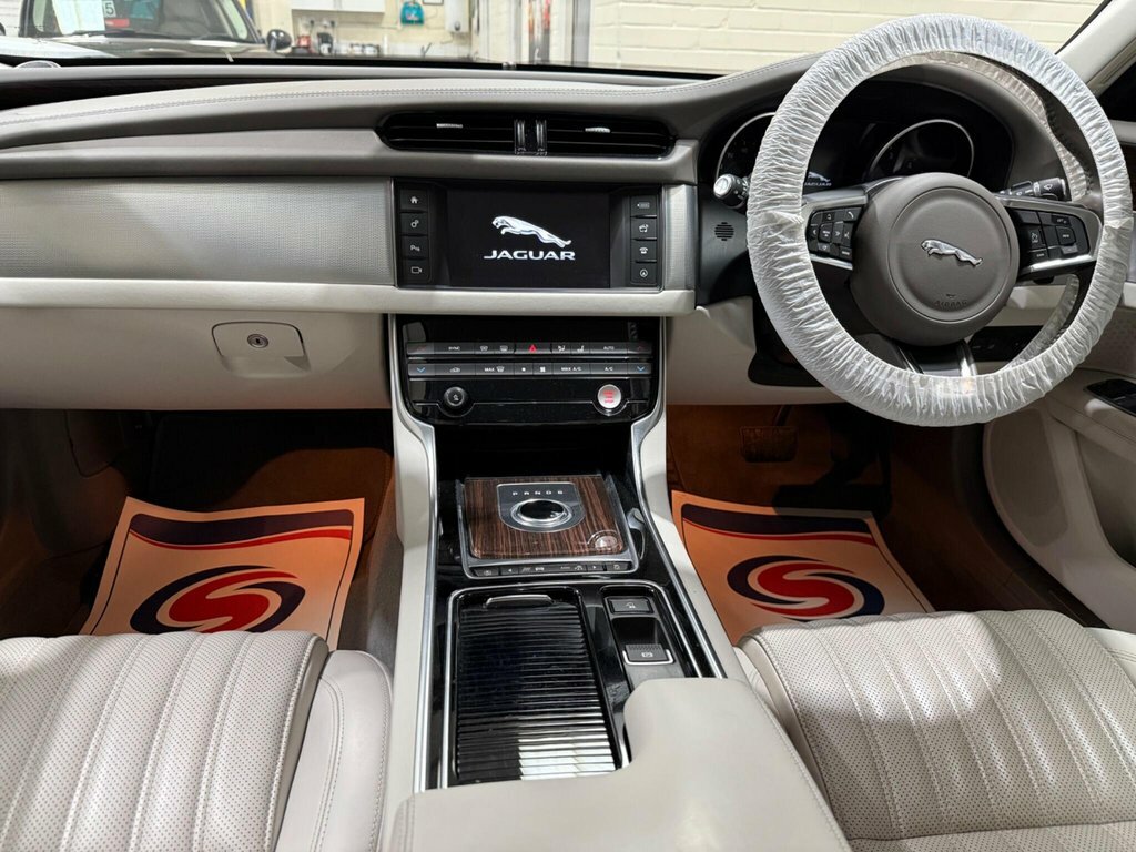 Jaguar XF 2L Portfolio Grey #2