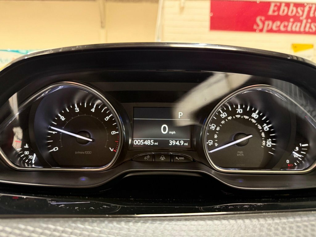 Peugeot 2008 1.2L Allure Premium Red #3