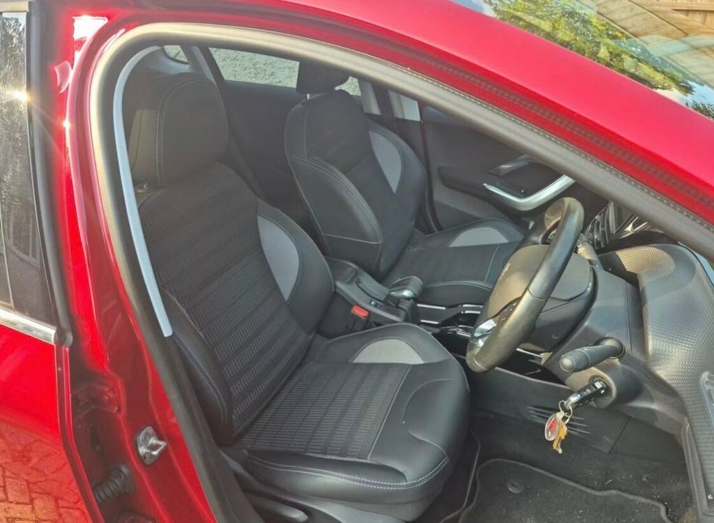 Peugeot 2008 1.2L Allure Premium Red #3