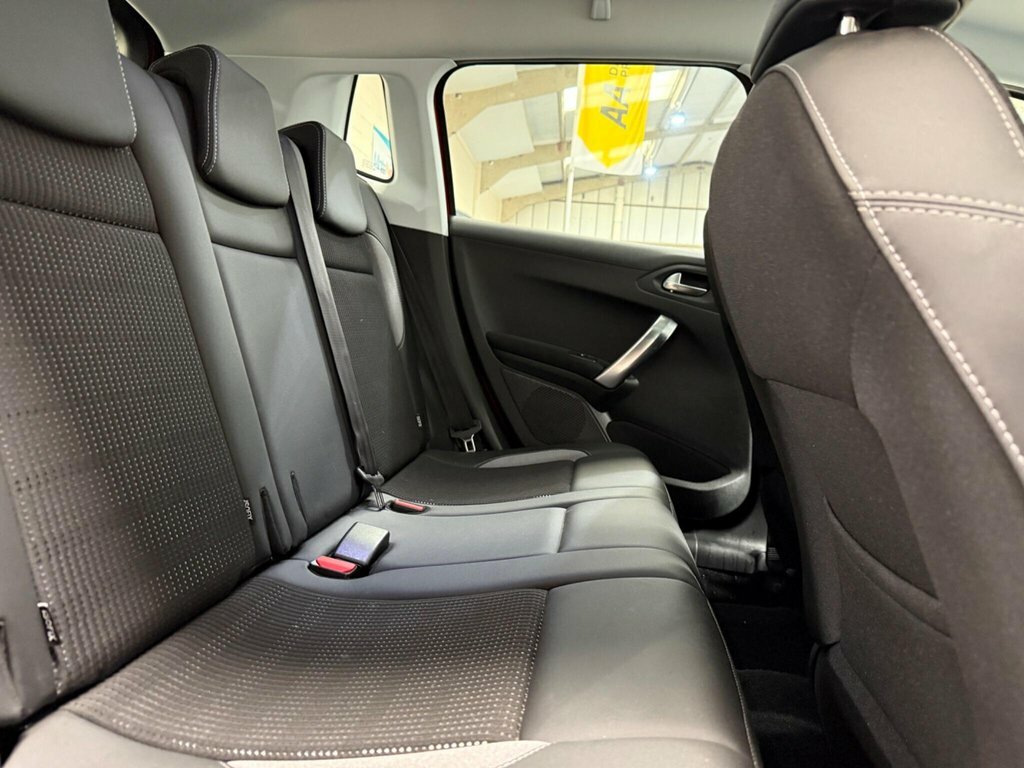 Peugeot 2008 1.2L Allure Premium Red #4