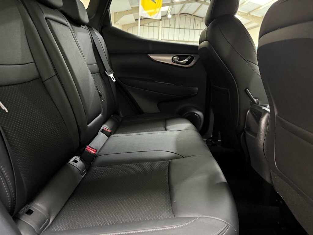 Nissan Qashqai 1.3L Tekna Black #4
