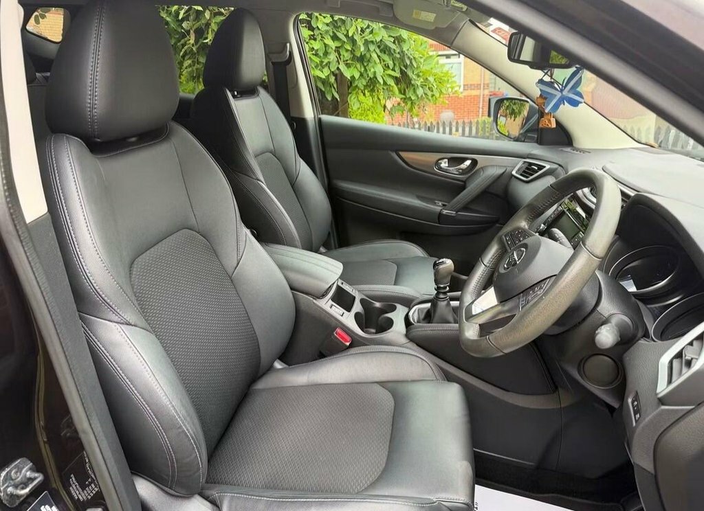 Nissan Qashqai 1.3L Tekna Black #4