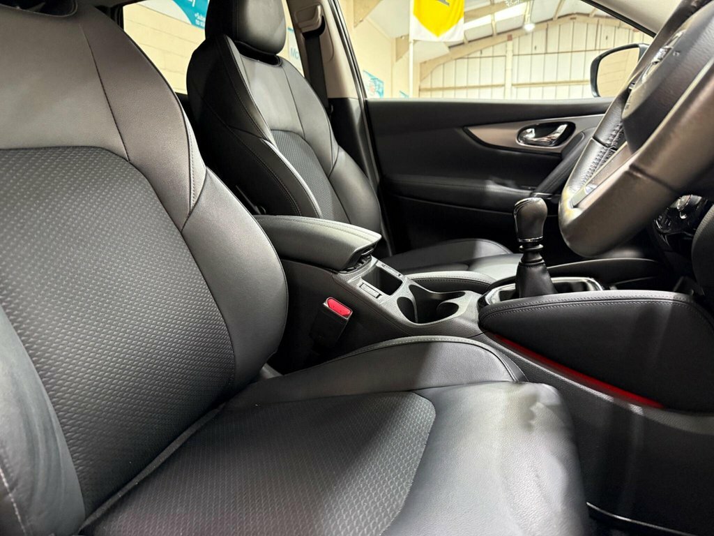 Nissan Qashqai 1.3L Tekna Black #5