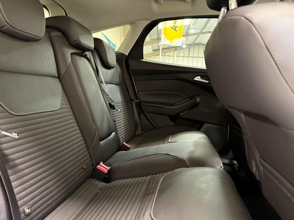 Ford Focus 1.5L Titanium X White #4