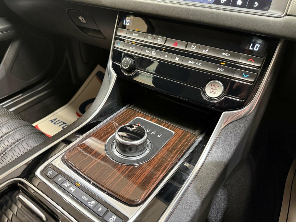 Jaguar XF 2L Portfolio White #6