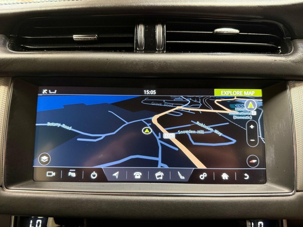 Jaguar XF 2L Portfolio White #4