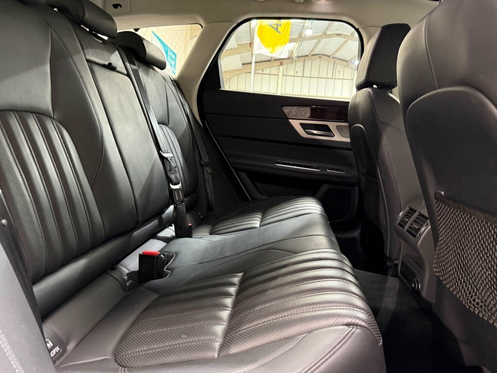 Jaguar XF 2L Portfolio White #5