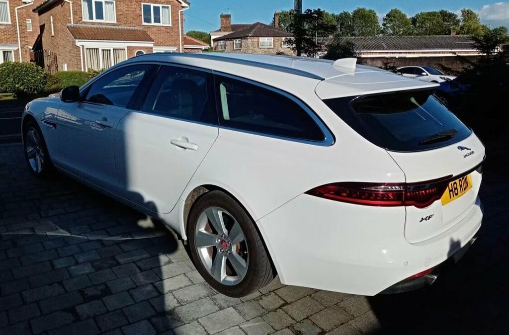 Jaguar XF 2L Portfolio White #6