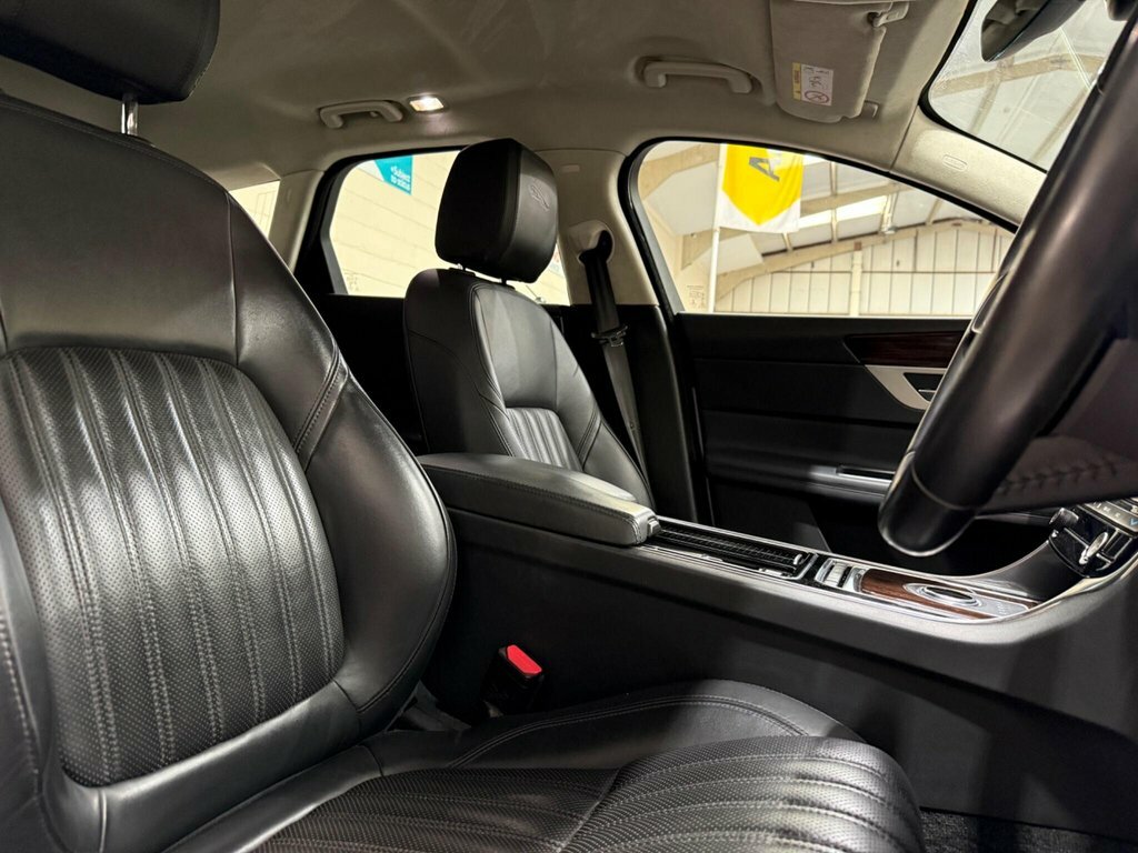 Jaguar XF 2L Portfolio White #6