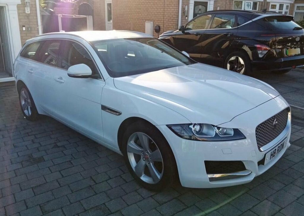 Jaguar XF 2L Portfolio White