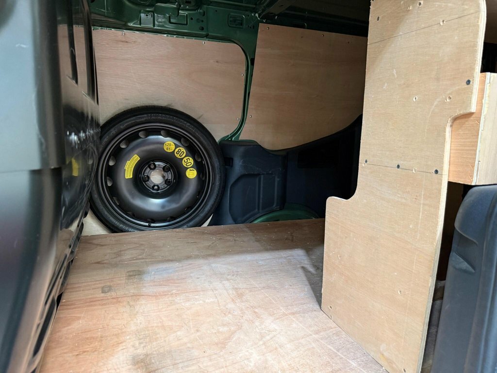 Ford Transit Courier 1L Limited Green #5