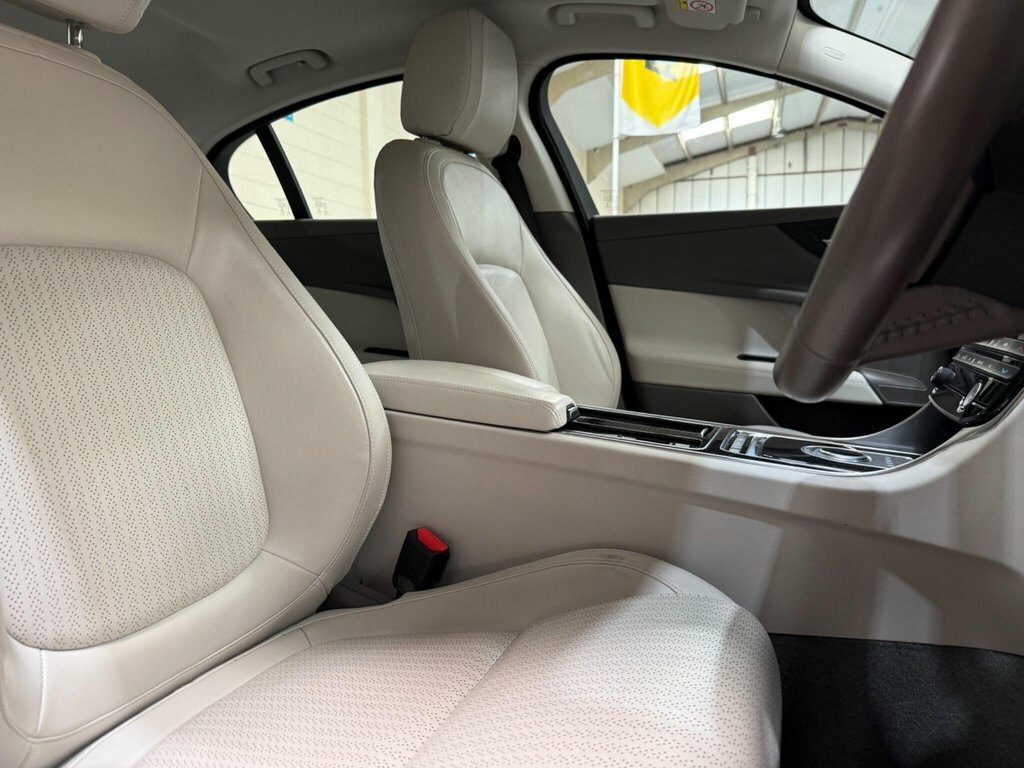 Jaguar XE 2L Portfolio Red #5