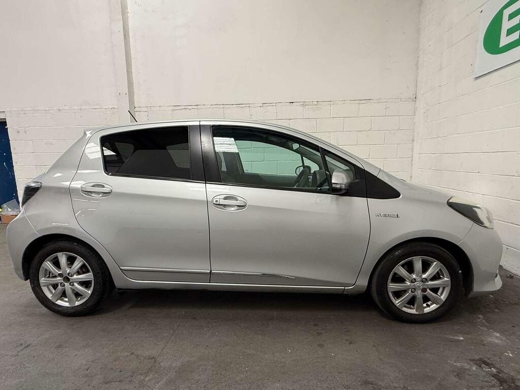 Toyota Yaris 1.5 Vvt-h Trend Cvt Euro 5 Silver #26