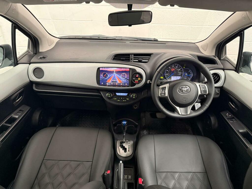 Toyota Yaris Icon Plus Silver #2