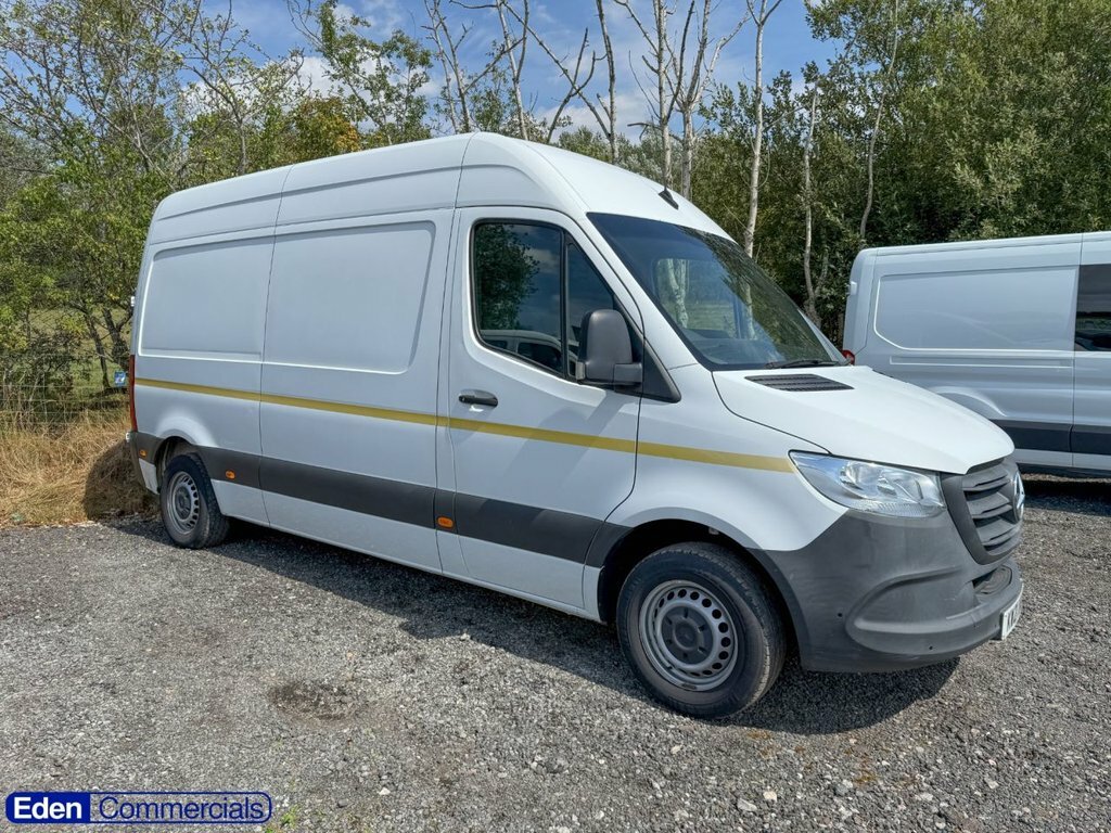 Mercedes-Benz Sprinter Mpv White