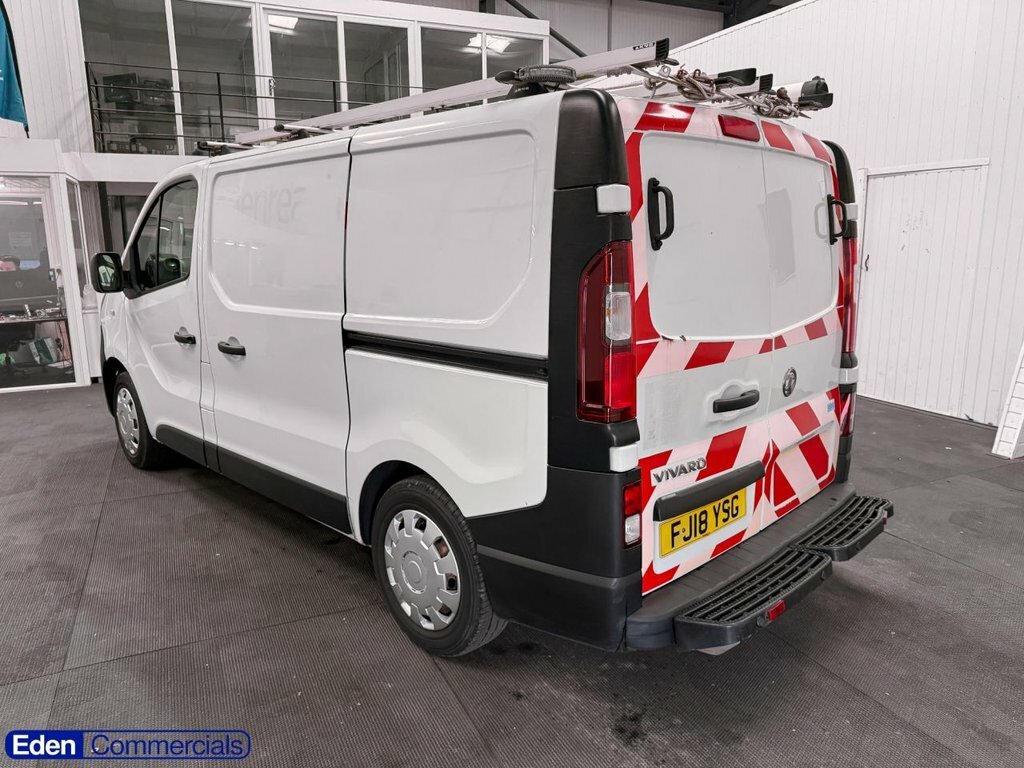 Vauxhall Vivaro Mpv White #5