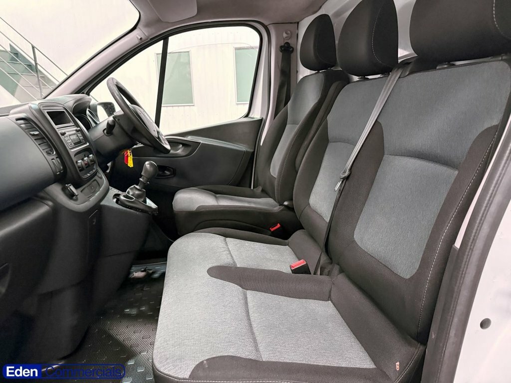 Vauxhall Vivaro Mpv White #3