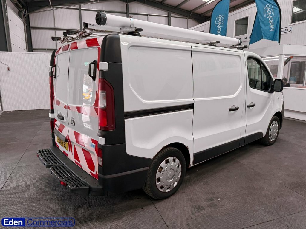Vauxhall Vivaro Mpv White #4
