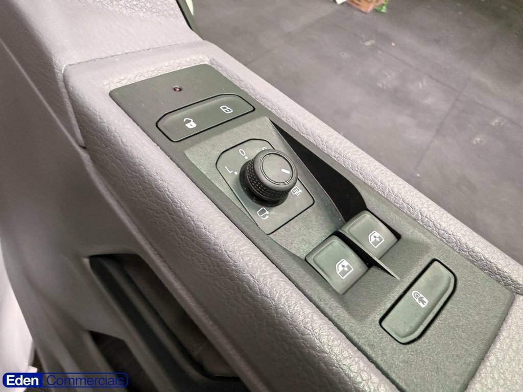 Volkswagen Transporter T32 Tdi 150 Van Commerce Plus Swb White #28