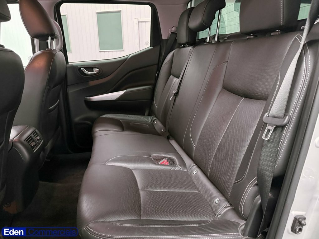 Nissan Navara Navara Tekna Dci White #13