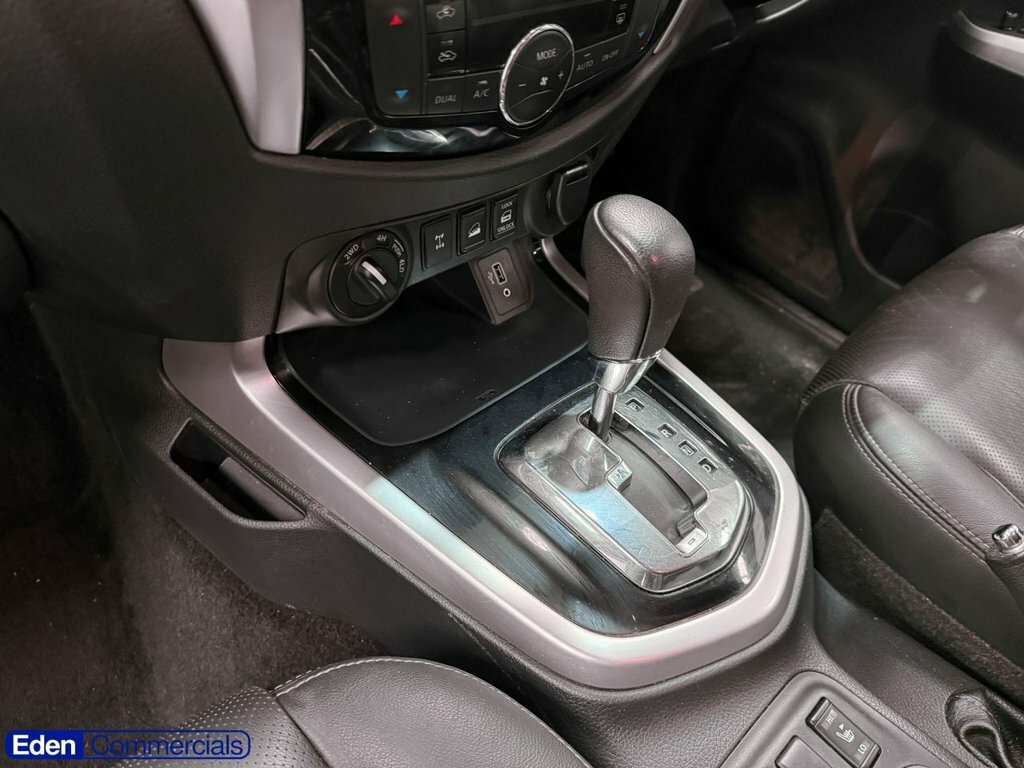 Nissan Navara Navara Tekna Dci White #17