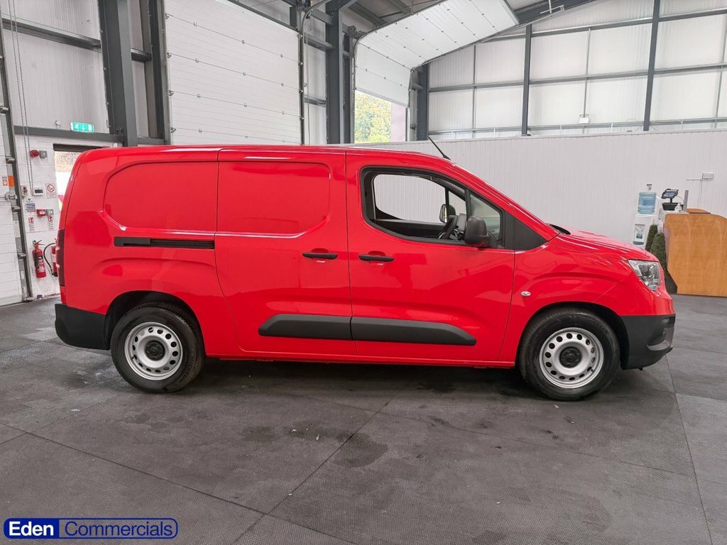 Vauxhall Combo-e Life Mpv Red #2