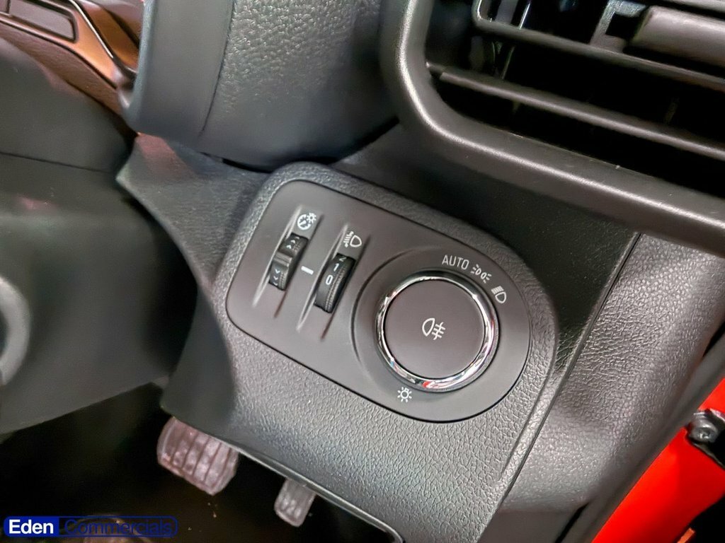 Vauxhall Combo-e Life 52Kwh Design XL Mpv 7.4Kw Charg #25