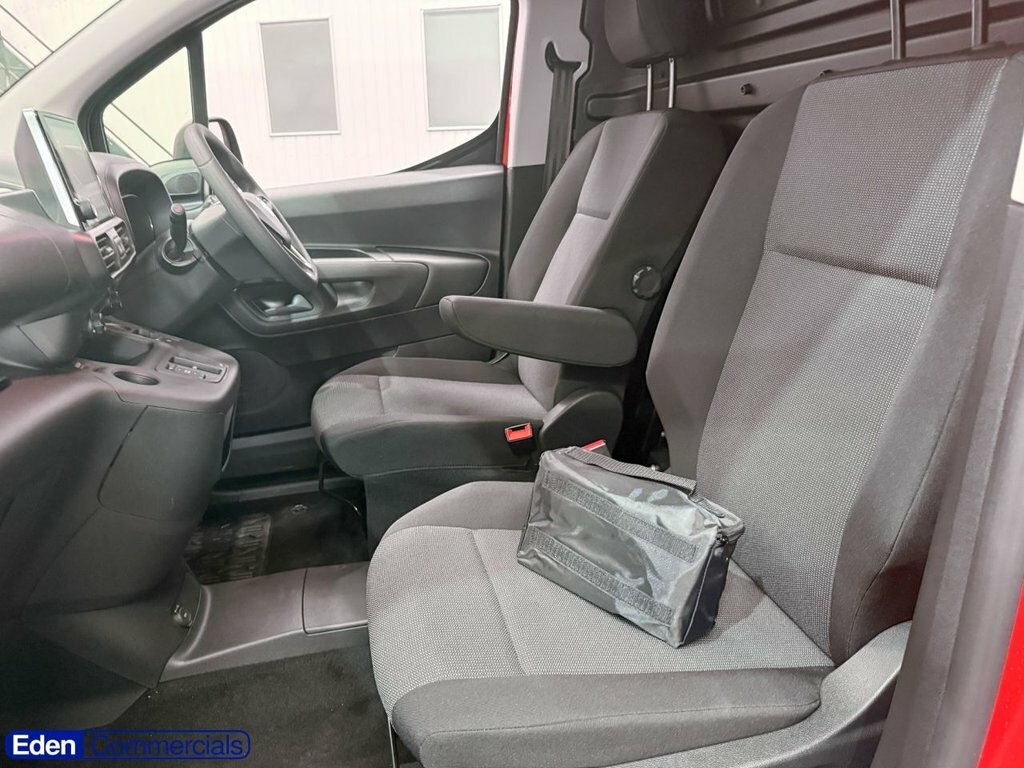 Vauxhall Combo-e Life 52Kwh Design XL Mpv 7.4Kw Charg #13