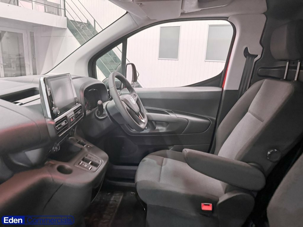 Vauxhall Combo-e Life 52Kwh Design XL Mpv 7.4Kw Charg #19