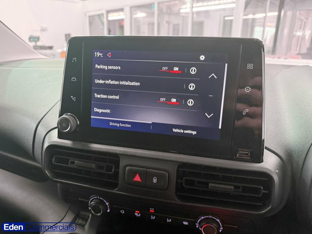 Vauxhall Combo-e Life 52Kwh Design XL Mpv 7.4Kw Charg #32