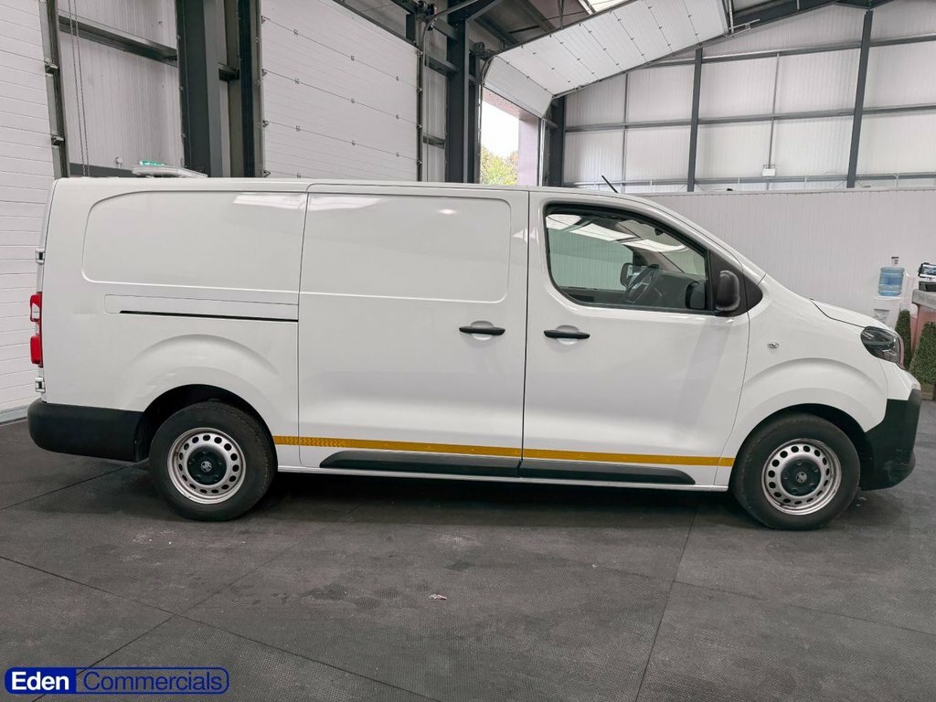 Vauxhall Vivaro 2L Prime 6Dr White #4