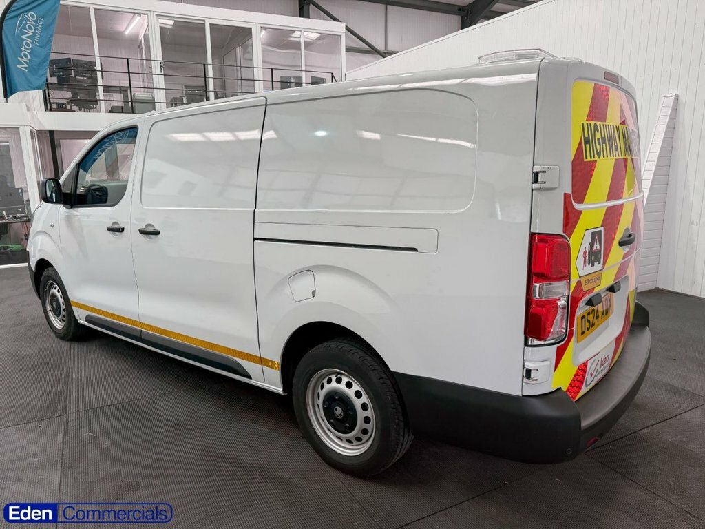 Vauxhall Vivaro 2L Prime 6Dr White #6