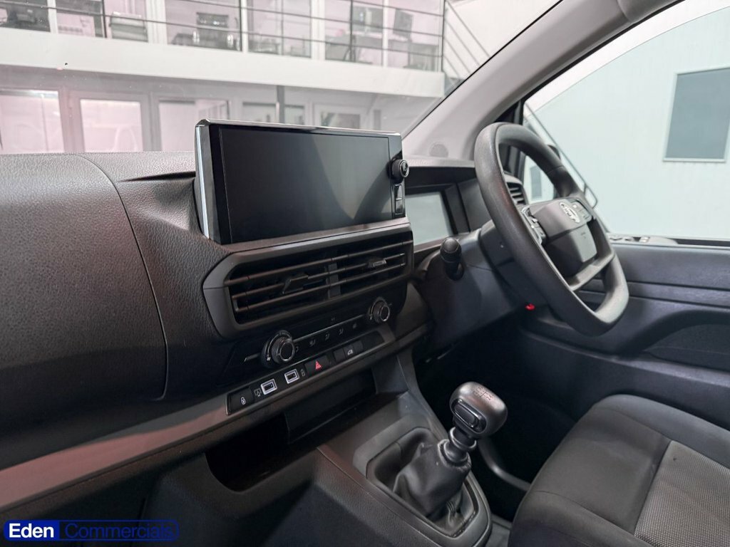 Vauxhall Vivaro 2L Prime 6Dr White #3