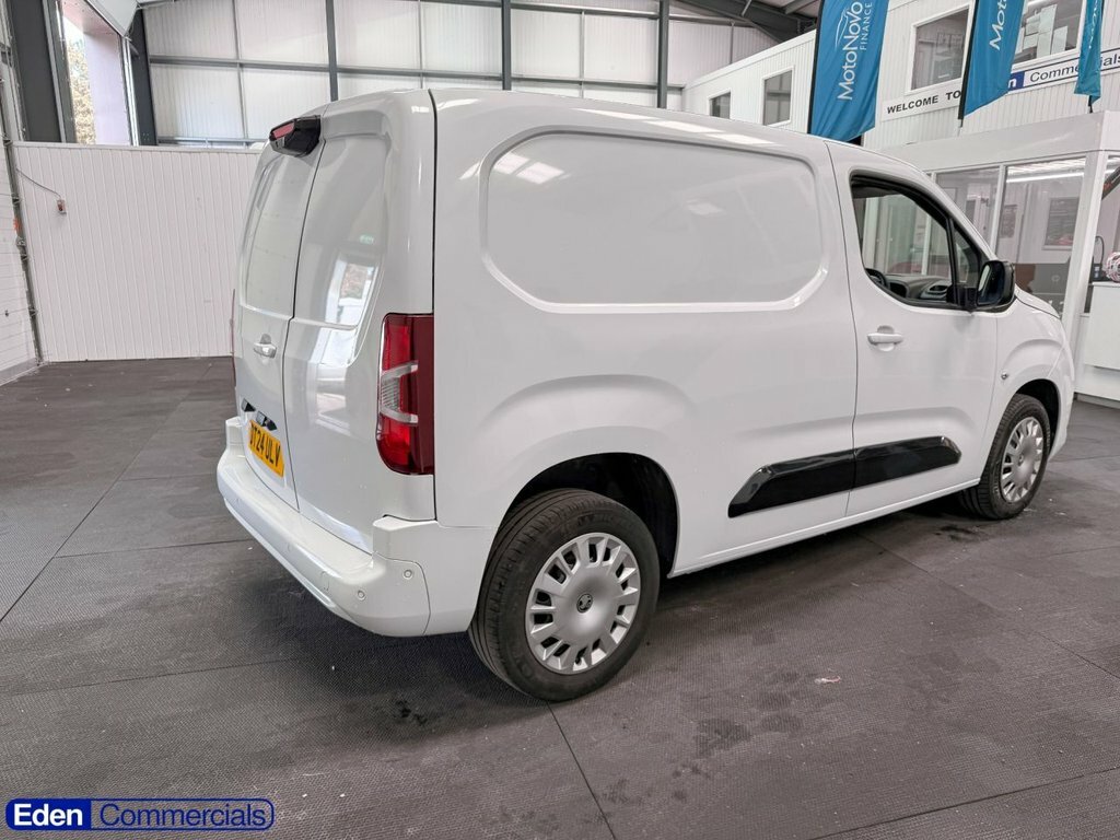 Vauxhall Combo 1.5L Pro White #4